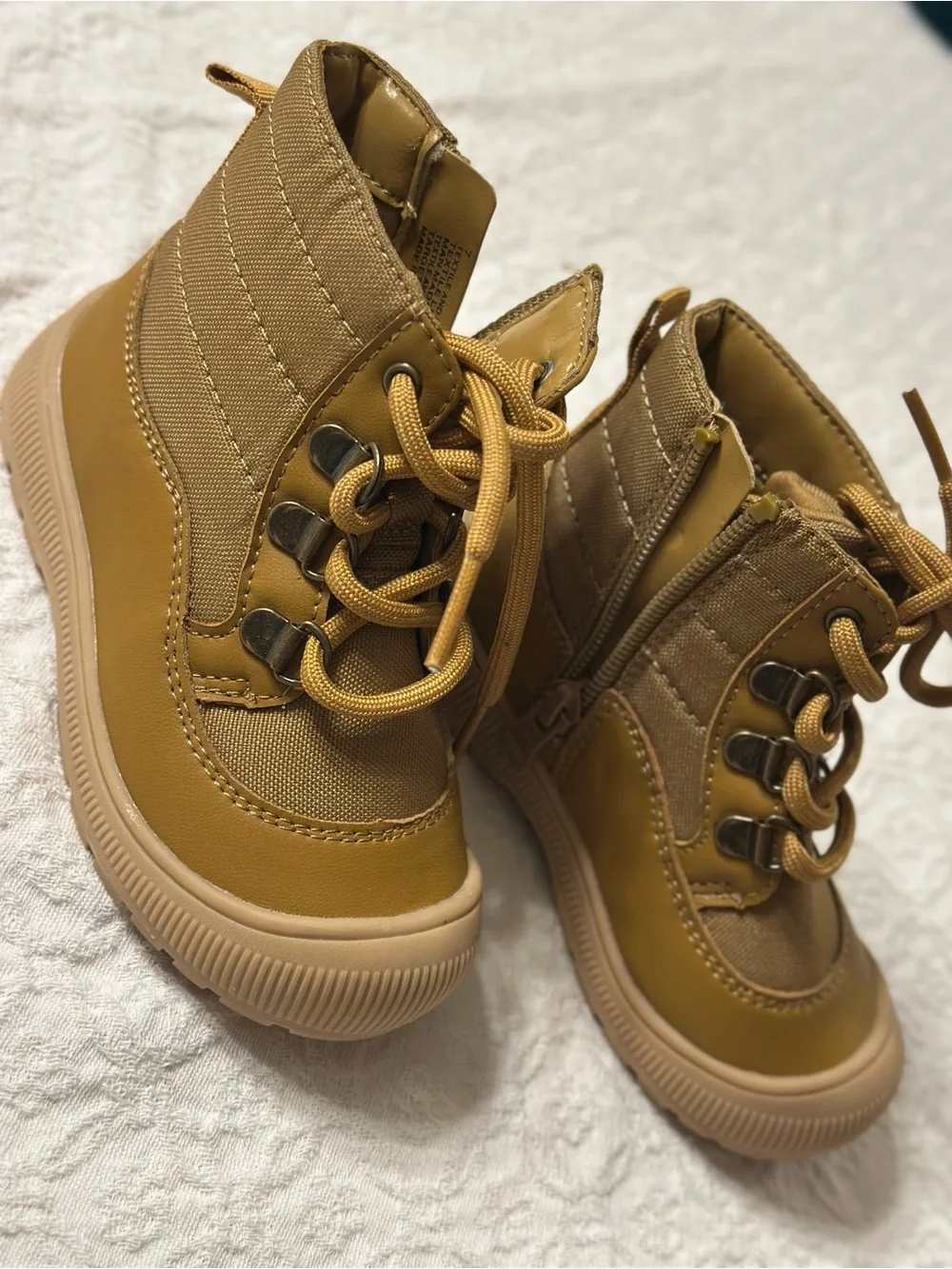 Cat & Jack Kids Lace-Up Ankle Boots in Mustard / Brown - Size 7